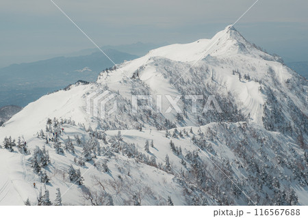 雪山の山岳風景 116567688