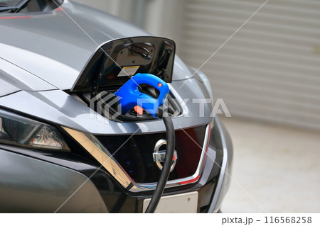 充電中の電気自動車 イメージ 充電中の電気自動車 イメージ 116568258