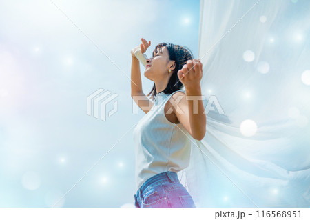 健やかな女性ポートレート 116568951