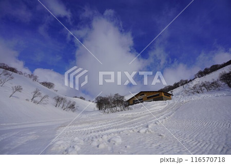 冬季月山の月山レストハウス 116570718