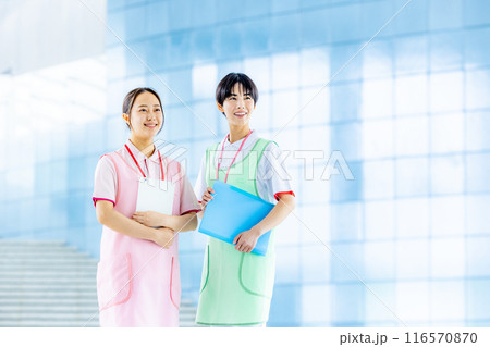 若い介護士 116570870