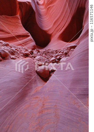 アメリカ、アリゾナ州の秘境アンテロープキャニオン 116571146