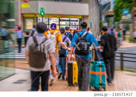 日本の東京都市景観161円…外国人観光客らの姿も…(株価初4万2000円台…)=11日、日本橋兜町 日本の東京都市景観161円…外国人観光客らの姿も…(株価初4万2000円台…)=11日、日本橋兜町 116571417