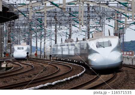 徳山駅に停車するさくら号、通過するみずほ号 徳山駅に停車するさくら号、通過するみずほ号 116571535