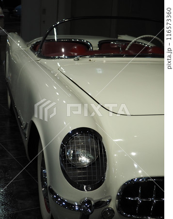 輸入車のクラシックカー　博物館展示車両 116573360