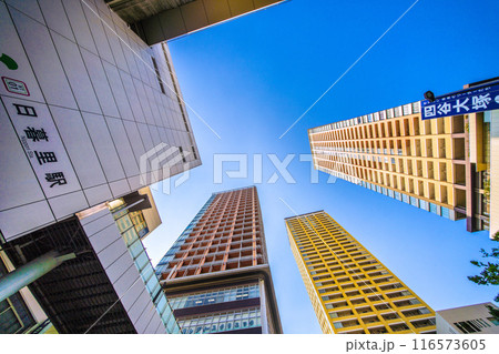 日本の東京都市景観 7月。日暮里駅や駅前のタワーマンション群などを望む=5日 日本の東京都市景観 7月。日暮里駅や駅前のタワーマンション群などを望む=5日 116573605