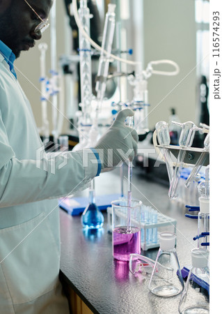 Carrying out clinical experiment Carrying out clinical experiment 116574293