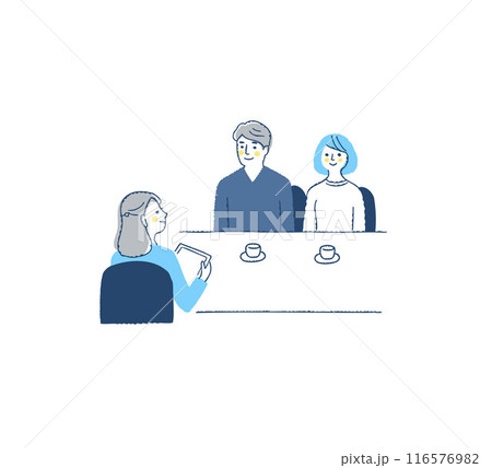 相談している若いカップルと接客するビジネスウーマン 116576982