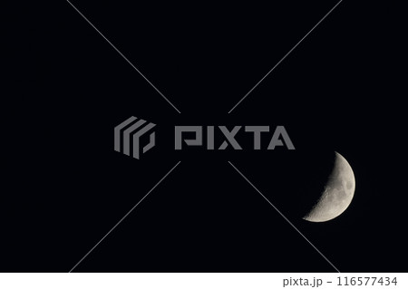 月齢6.0皐月の月 116577434