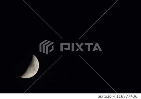 月齢6.0皐月の月 116577436