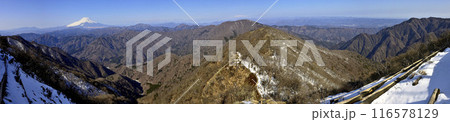丹沢山地の檜洞丸から厳冬富士山と西丹沢と北丹沢のパノラマ 116578129
