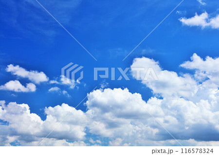 夏の青空と雲 116578324