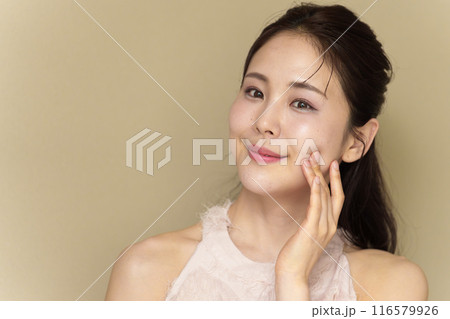 女性　メイク　スキンケア 116579926