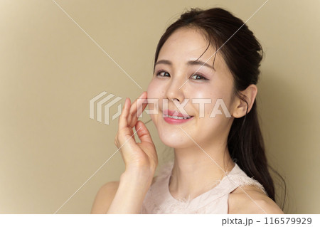 女性　メイク　スキンケア 116579929