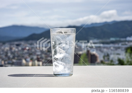 グラスに入った水 116580839