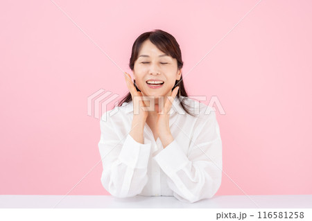 50代の女性　ポートレート   116581258