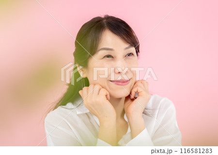 50代の女性 ポートレート 50代の女性 ポートレート 116581283