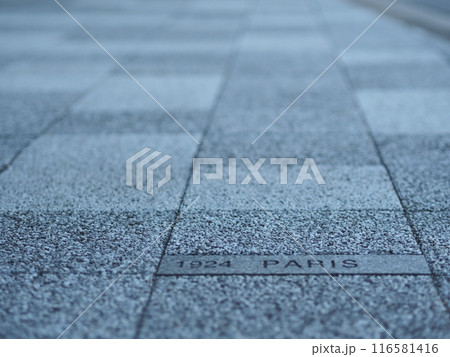 1924年PARISと刻まれた歩道 116581416