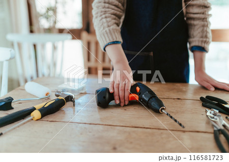 アトリエの工具 116581723