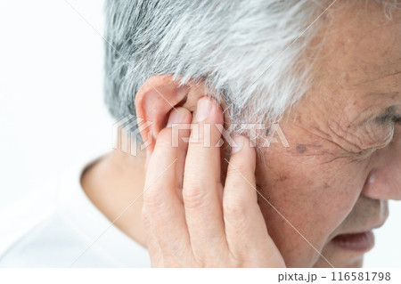 シニア　男性　耳 116581798