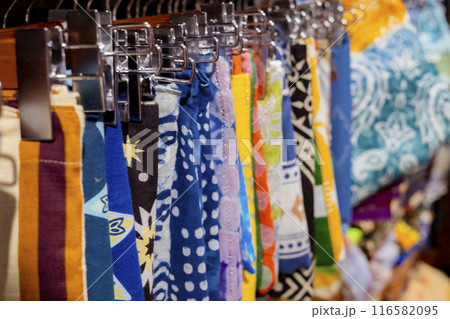 カラフルな布の展示販売 カラフルな布の展示販売 116582095