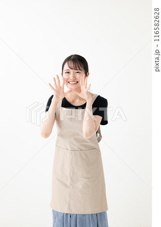 エプロンをした女性 エプロンをした女性 116582628