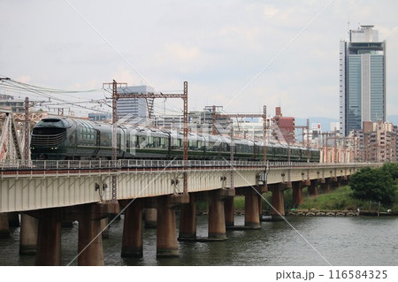 【JR西日本】87系「TWILIGHT EXPRESS 瑞風」（JR京都線：新大阪〜大阪） 116584325