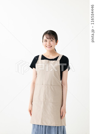 エプロンを着た女性 116584446