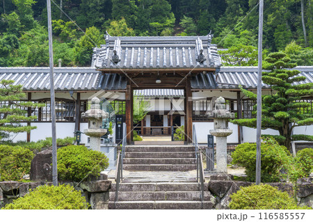 興聖寺　薬医門から見える法堂（京都府宇治市） 116585557