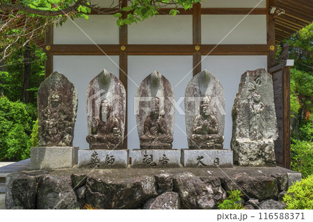 久米寺　阿弥陀堂傍に鎮座する5体の石仏 116588371