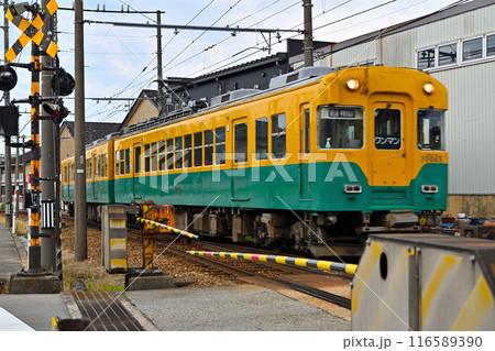 富山地方鉄道 かぼちゃ電車 踏切遮断機 踏切警報機 富山地方鉄道 かぼちゃ電車 踏切遮断機 踏切警報機 116589390