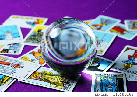 水晶玉とタロットカード 水晶玉とタロットカード 116590163