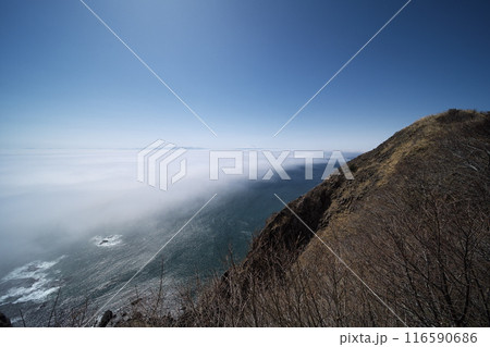 早春の北海道　地球岬展望台から海霧わく太平洋を臨む 116590686