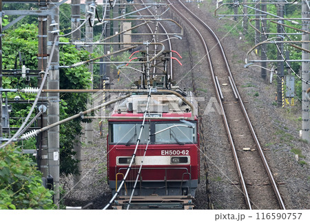 力強く牽引する東北本線上りの電気機関車 EH500 116590757