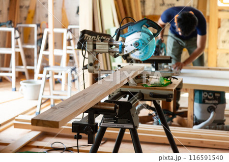 新築住宅の基礎工事現場の内装の骨組み 新築住宅の基礎工事現場の内装の骨組み 116591540