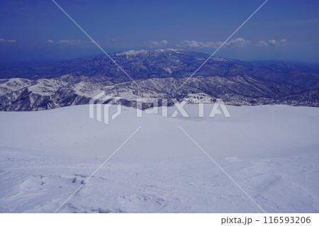 冬季月山頂上からの葉山 116593206