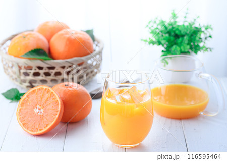 果汁100% 搾りたてのオレンジジュース 果汁100% 搾りたてのオレンジジュース 116595464