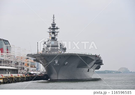 ヘリコプター搭載護衛艦「いずも」大阪港着岸 116596585