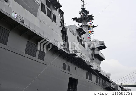ヘリコプター搭載護衛艦「いずも」大阪港着岸 ヘリコプター搭載護衛艦「いずも」大阪港着岸 116596752