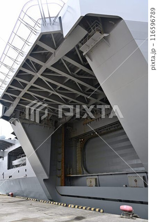 ヘリコプター搭載護衛艦「いずも」大阪港着岸 ヘリコプター搭載護衛艦「いずも」大阪港着岸 116596789