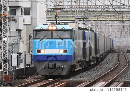 早朝 梅田貨物線を通過する スーパーレールカーゴ 高速貨物電車 早朝 梅田貨物線を通過する スーパーレールカーゴ 高速貨物電車 116598545