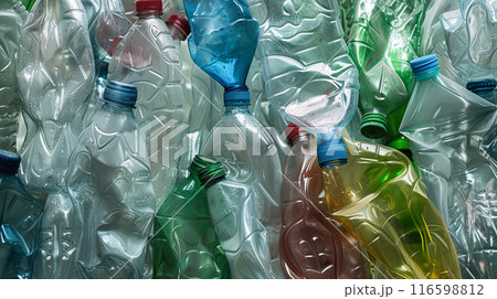 大量に廃棄されたペットボトル 大量に廃棄されたペットボトル 116598812