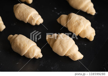 パン作り 成形して二次発酵 パン作り 成形して二次発酵 116599280