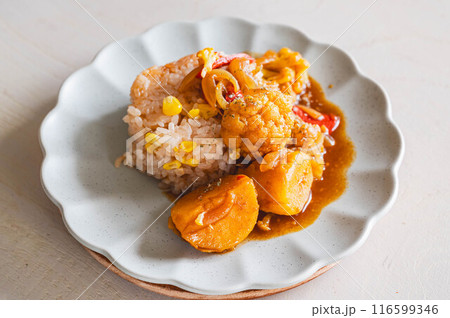 コーンご飯にかけたインカのめざめカレー 116599346