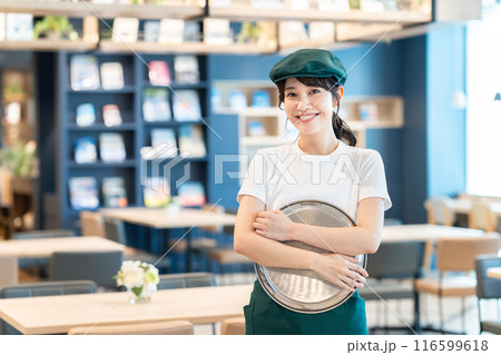 カフェで働く若い女性 撮影協力:Creadisce(丸善雄松堂株式会社) カフェで働く若い女性 撮影協力:Creadisce(丸善雄松堂株式会社) 116599618