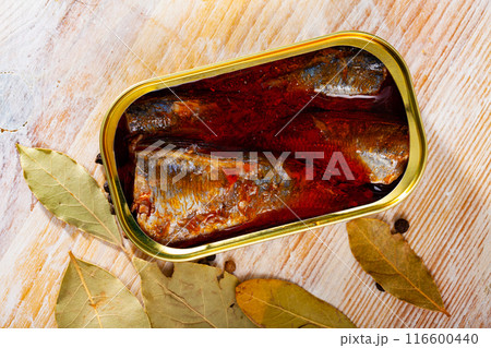 Canned sea fish, mackerel fillets in tomato served with peppers and bay leaf 116600440