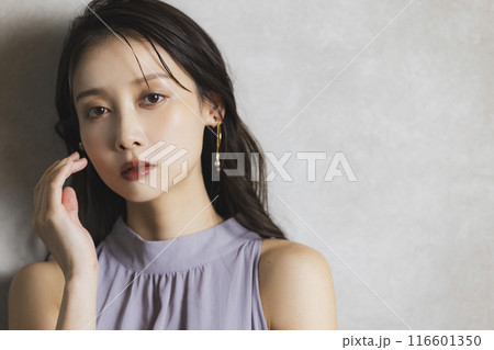 ロングヘアの女性 116601350