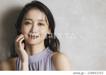 ロングヘアの女性 116601353