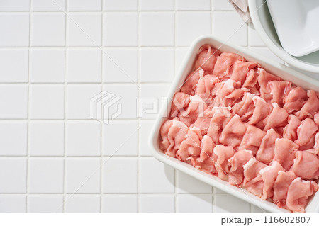 生の豚肉(しゃぶしゃぶ用) 生の豚肉(しゃぶしゃぶ用) 116602807
