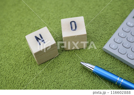 選択するYES,NOの木製の文字ブロック 選択するYES,NOの木製の文字ブロック 116602888